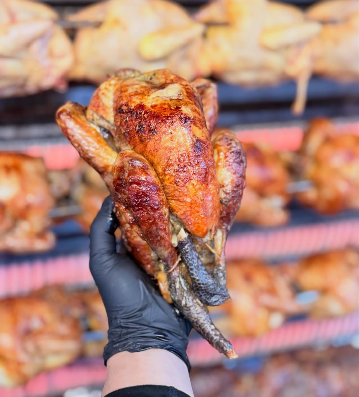 Poulet fermier rôti doré, marché de Sisteron